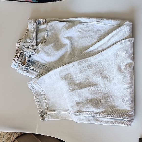 Tommy Hilfiger Denim - Vintage Mom Jeans from the 90s by Tommy Hilfiger - High Waist + Light Wash